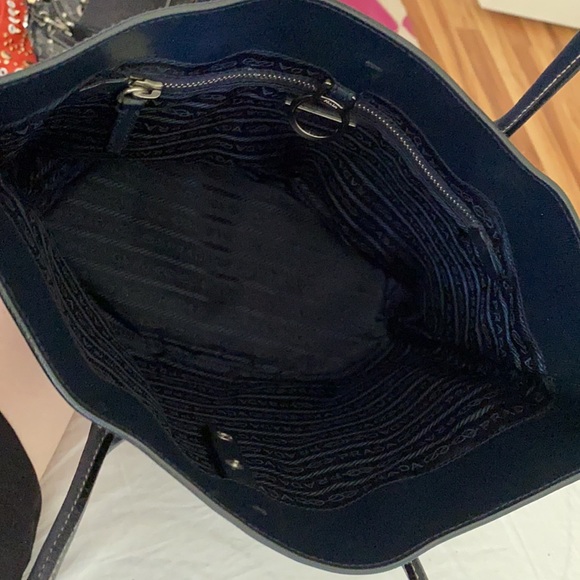 Small Prada handbag - Picture 5 of 9